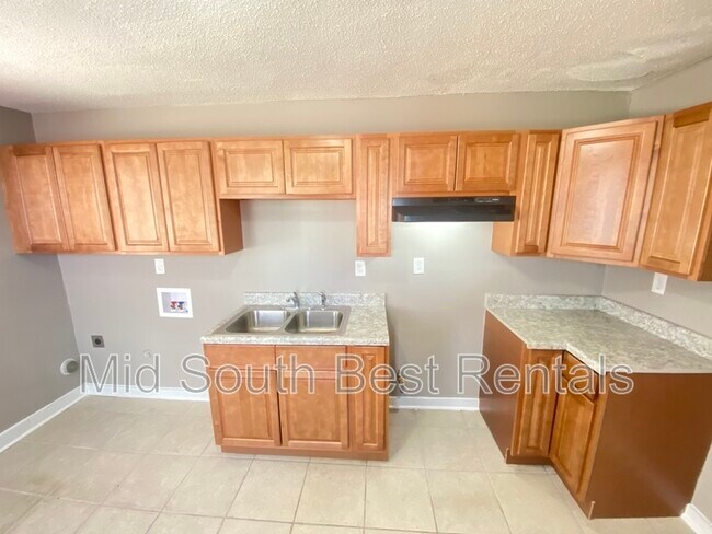 Building Photo - 1504 S Montgomery St