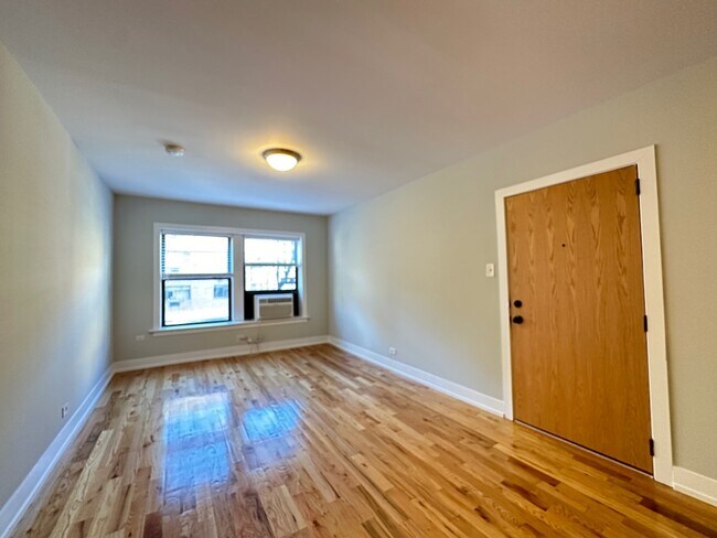 Foto del edificio - 562 W Arlington Pl