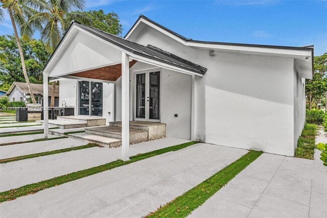 Building Photo - 394 SE 5th Ave