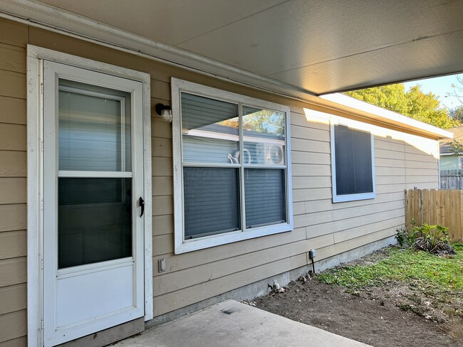 Building Photo - 1524 Well St