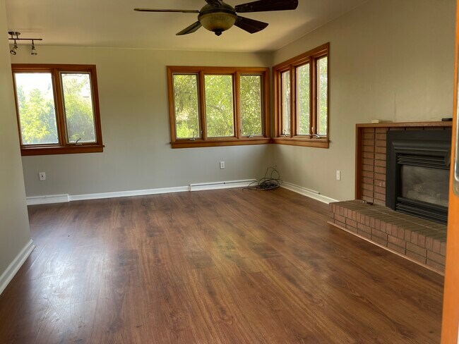 Building Photo - 5411 E Dickenson Pl