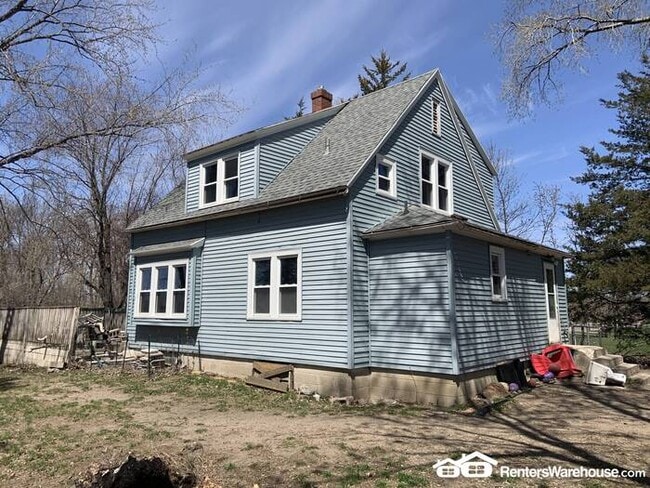 Building Photo - Beautifully Remodeled SFH in Plato Availab...