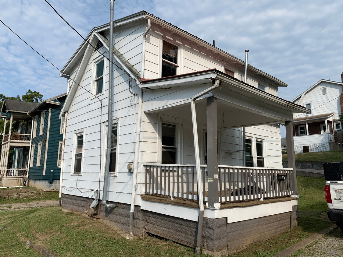 Primary Photo - 211 Howard St, Glenville, WV 26351