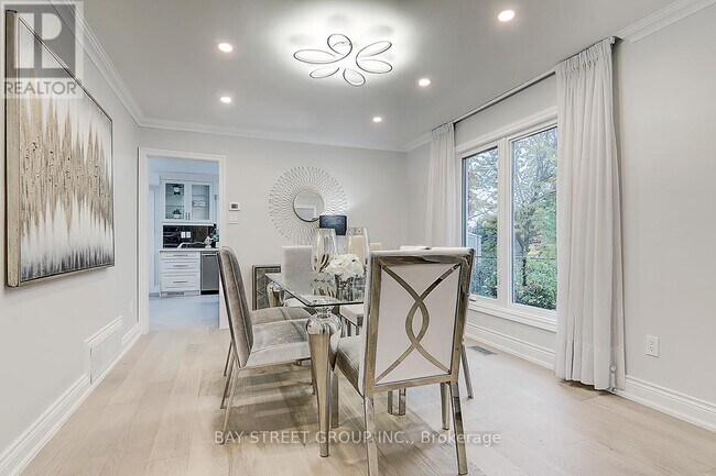 Photo du bâtiment - 46 Harvest Moon Dr