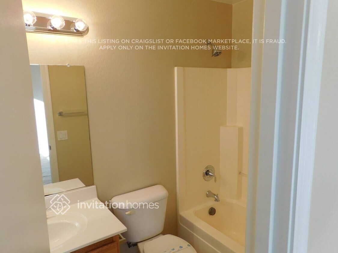 Foto del edificio - 12921 W Fleetwood Ln