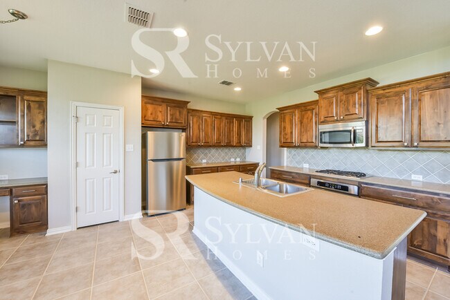 Foto del edificio - Gorgeous 5 bedroom, 4 bath colonial!