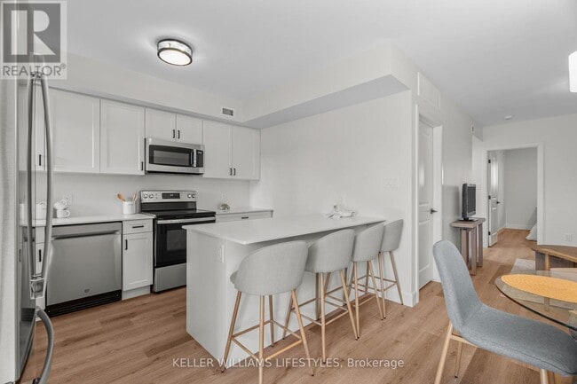 Photo du bâtiment - 470-470 Darcy Dr