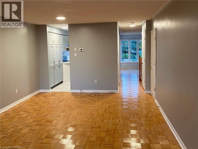 Building Photo - 80 Redfinch Way