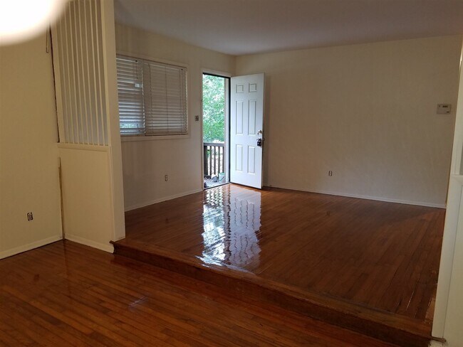 Foto del edificio - 2207 Berkshire Dr