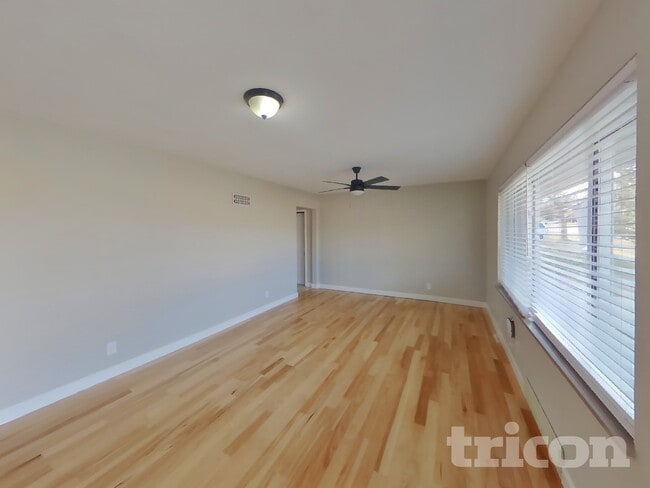 Building Photo - 10934 Vargas Dr