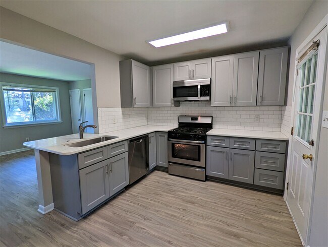 Foto del edificio - 3906 Lexington Dr