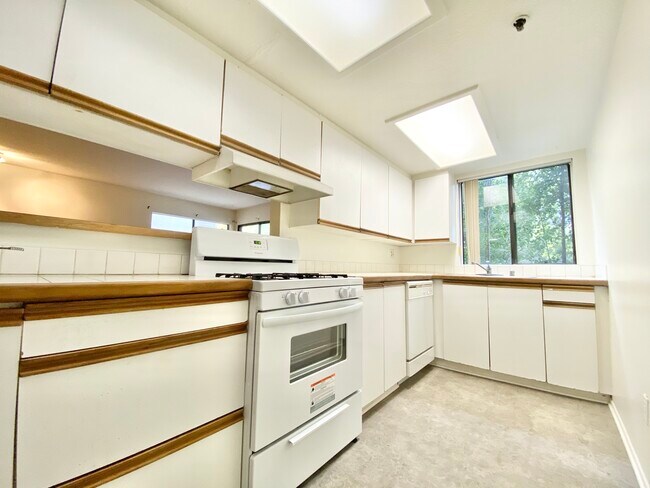 Building Photo - 1255 Midvale Ave