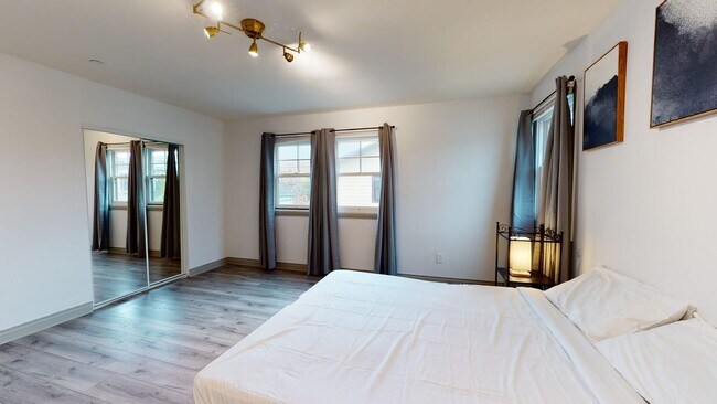 Foto del edificio - ROOM ONLY in 4-bed/3.0-bath Home