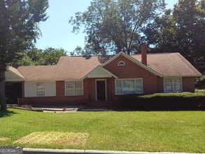Building Photo - 1380 Sylvian Dr
