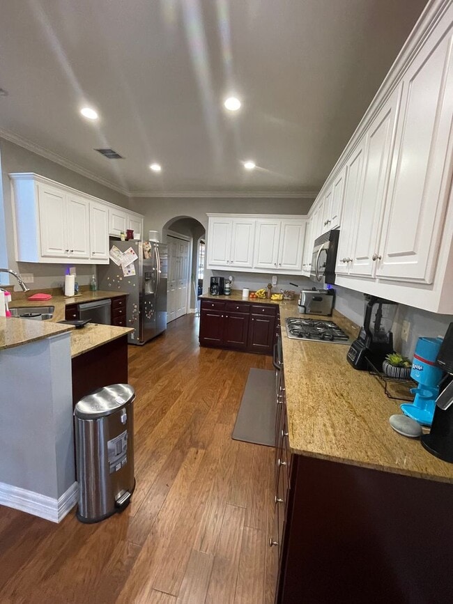 Building Photo - Price Dropped Gorgeous 5 Bedroom Home in The Haven!