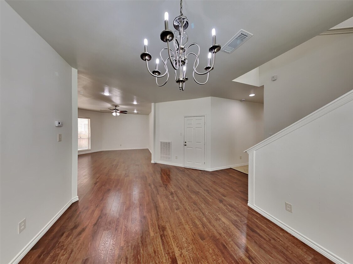 Foto del edificio - 15818 Shoreline Terrace Dr
