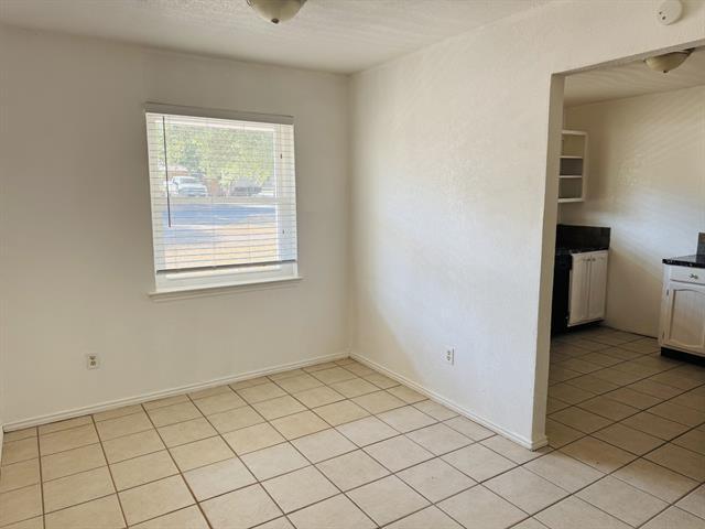 Building Photo - 912 Woodview Dr