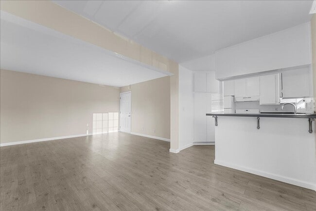 Foto del edificio - 350 Tile Ave