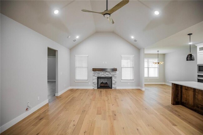 Building Photo - 7843 Range Ave
