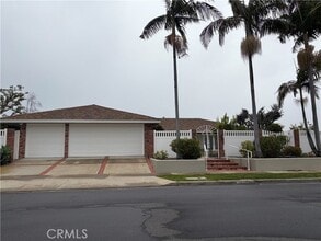 Building Photo - 1901 Altura Dr