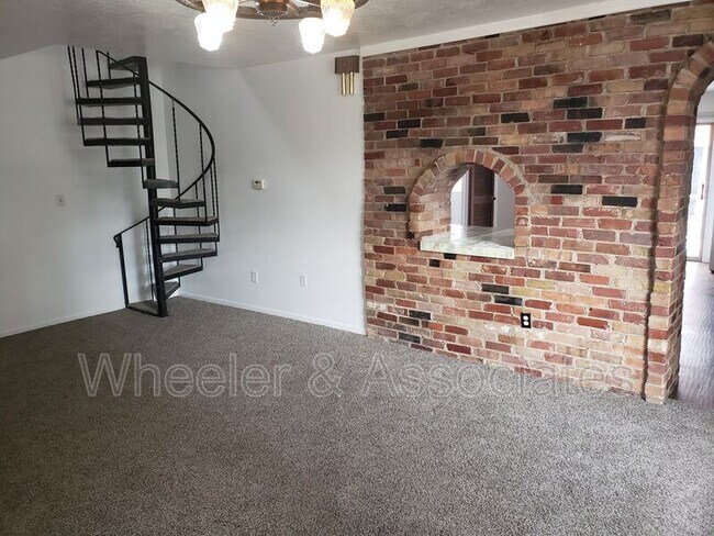 Foto del edificio - 1174 N Harrisville Rd