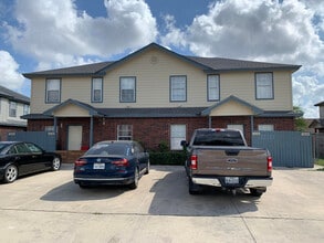 Building Photo - 7636 Windsor Oaks