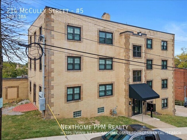 Building Photo - Updated 1 bedroom with office and in unit ...