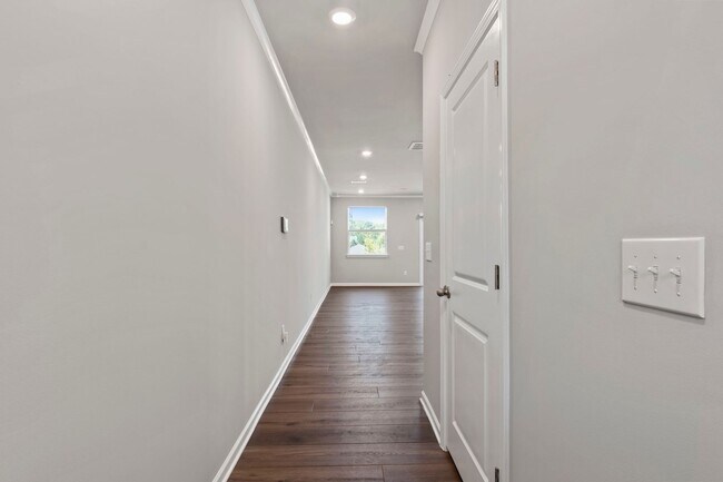 Foto del edificio - Modern 3-Bedroom Townhome with Luxury Fini...
