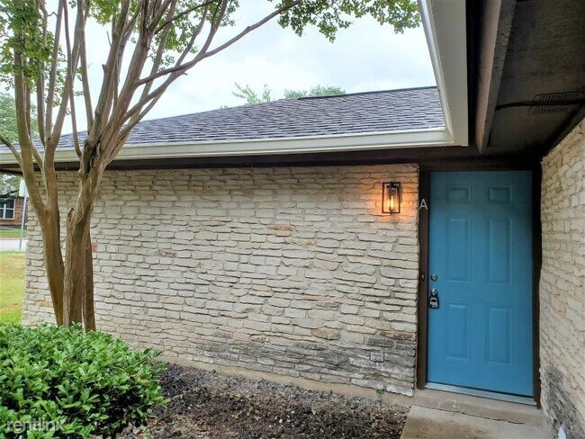 Building Photo - 1005 Westwood Dr