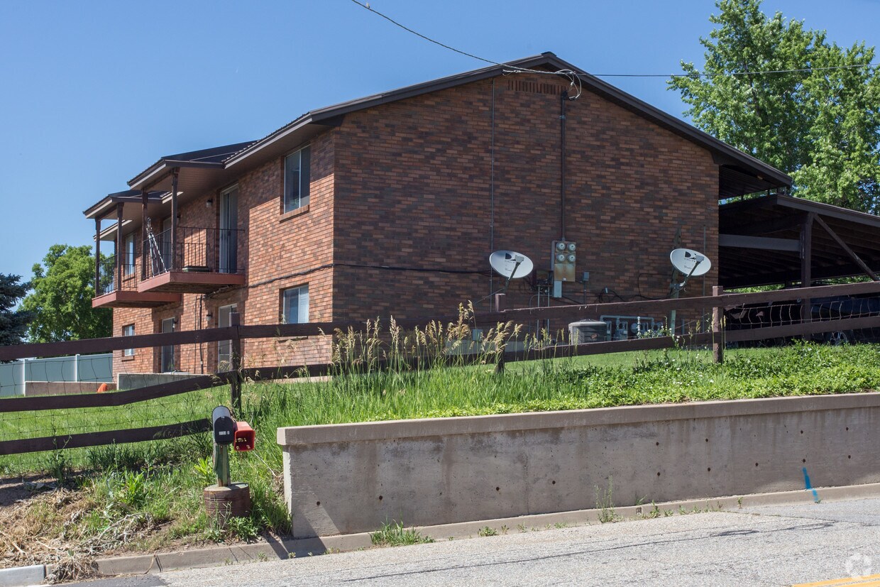 Foto del edificio - 2123 Oakridge Dr