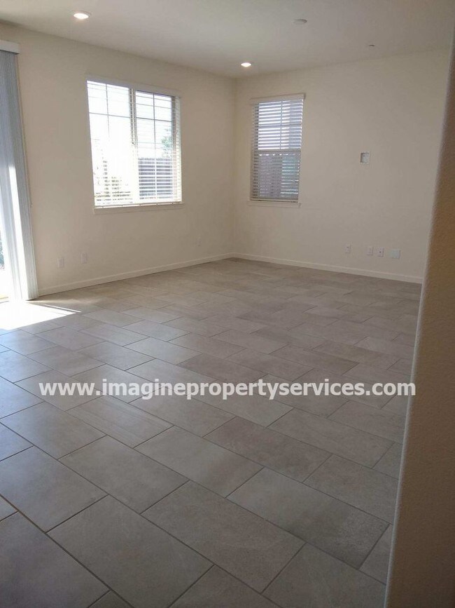 Building Photo - 8026 Avanti Dr