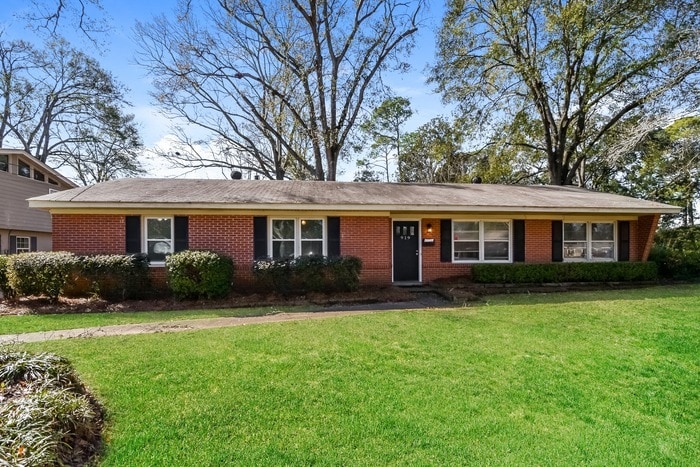 Primary Photo - Classic 4 Bedroom Home!