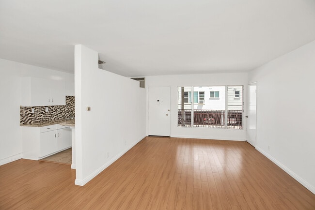 Building Photo - 7566 Romaine St