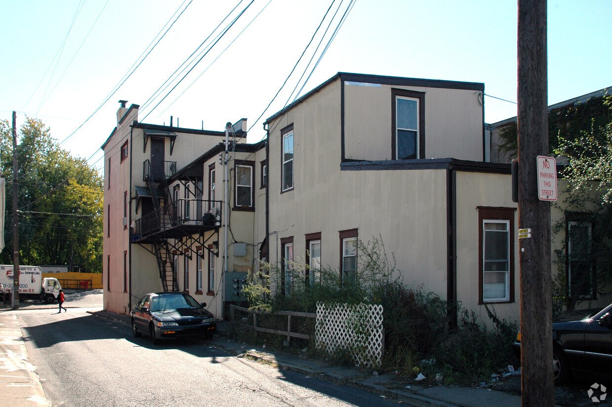 Building Photo - 717 W Liberty St