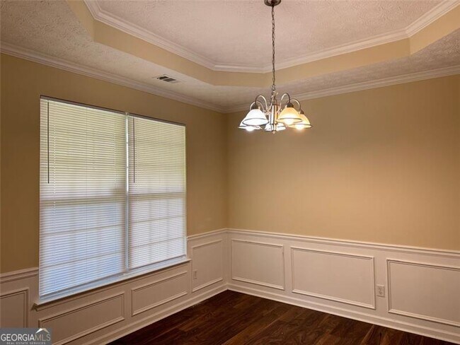 Foto del edificio - 5736 Lakeside Dr