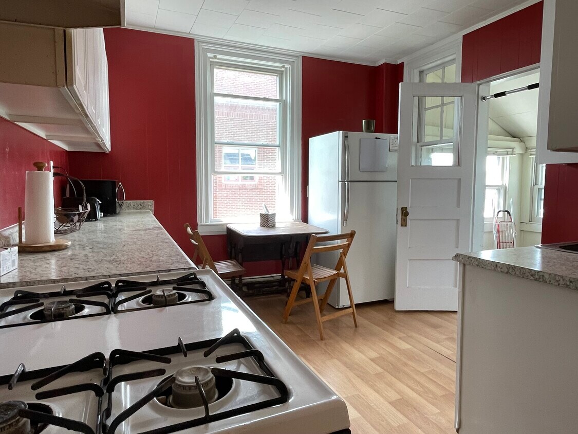 Primary Photo - 136 Cushing St