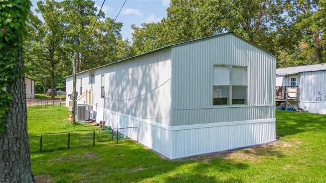 Building Photo - 1202 US-190