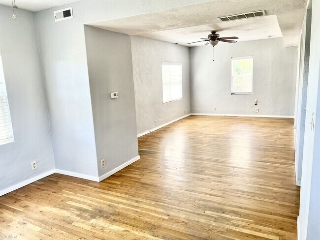 Building Photo - 4 br, 2 bath House - 1433 Tamarac Street #