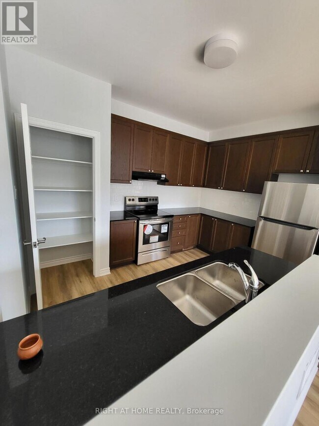 Photo du bâtiment - 514 Rye Grass Wy