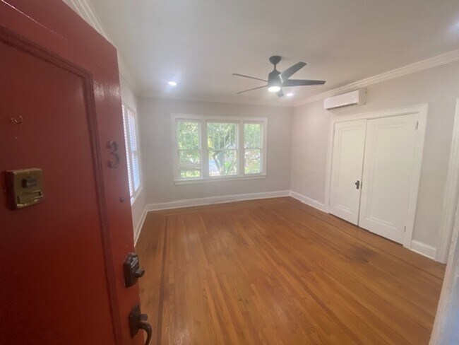 Foto del edificio - 2738 Riverside Ave