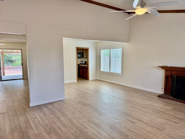 Building Photo - Nice Single Story Home