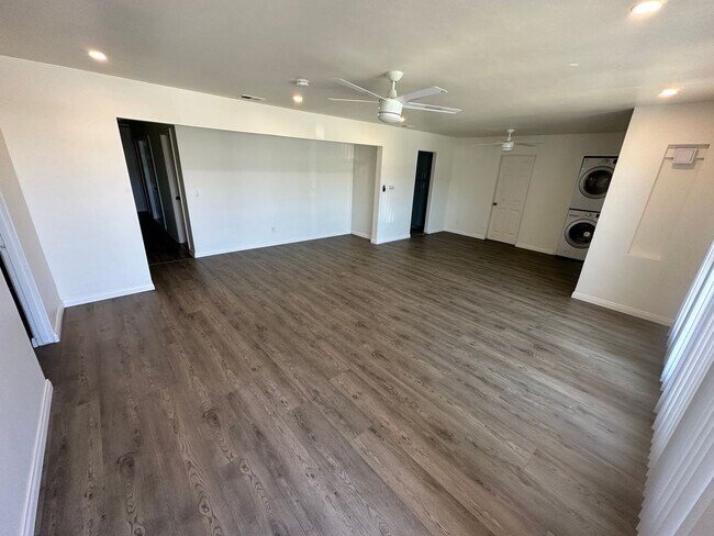 Foto del edificio - Large House on Dorothy Dr!