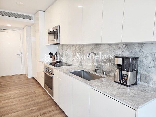 Building Photo - Aalii #1609 | Honolulu, HI