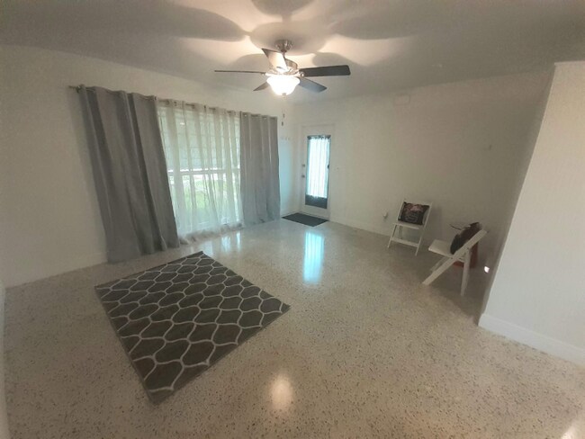 Foto del edificio - 117 SE Solaz Ave