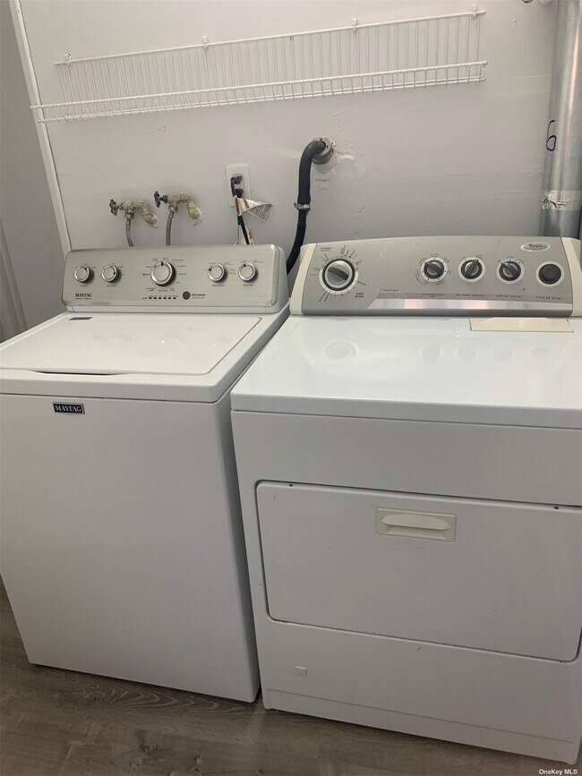 Foto del edificio - 438 E Beech St