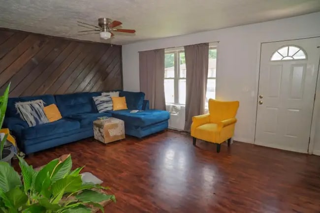 Foto del edificio - 5770 Stormcroft Ave