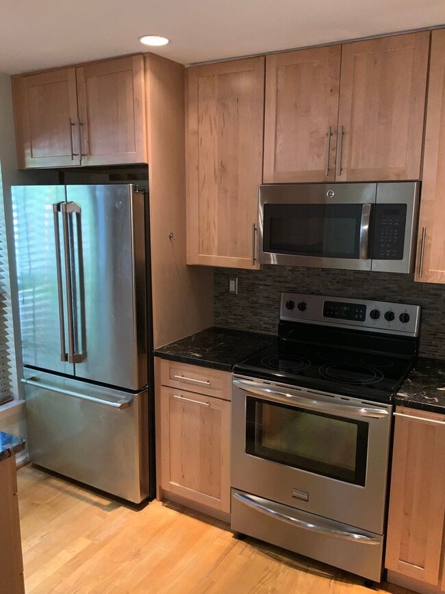 Foto del edificio - Beautiful 2BR 3.5BA updated town home located in the Saddle Ridge Community