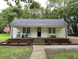 Building Photo - 5454 Pinewood Rd