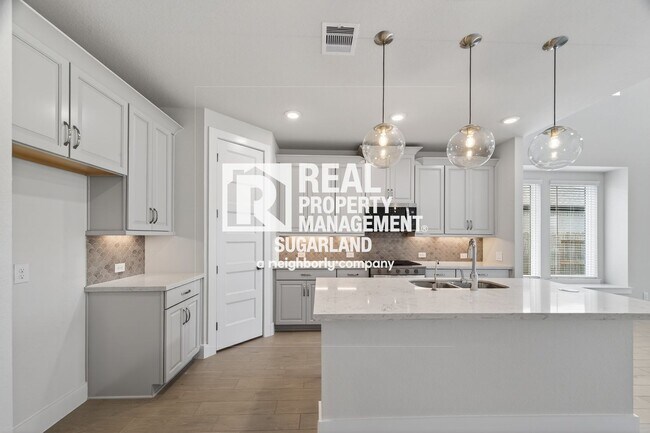 Foto del edificio - Modern Lakefront Luxury: Brand New in the Preserve Master Planned Community