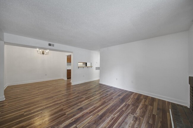 Building Photo - Gorgeous Two Bed Two Bath Condo at the Cor...